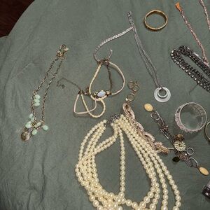 Elegant Pearl and Gold Necklace Set